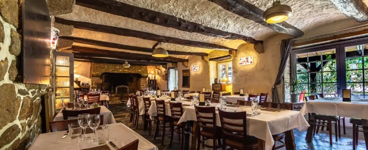 Salle à manger dans l''auberge de Kerveoc'h à Douarnenez